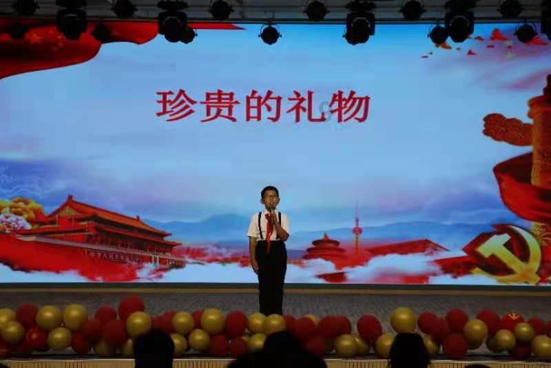 救援受困的小恐龙