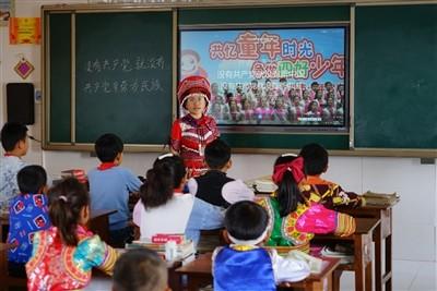 男子喝5斤“辣椒油”面不改色,被人当场揭穿:人生如戏全靠演技