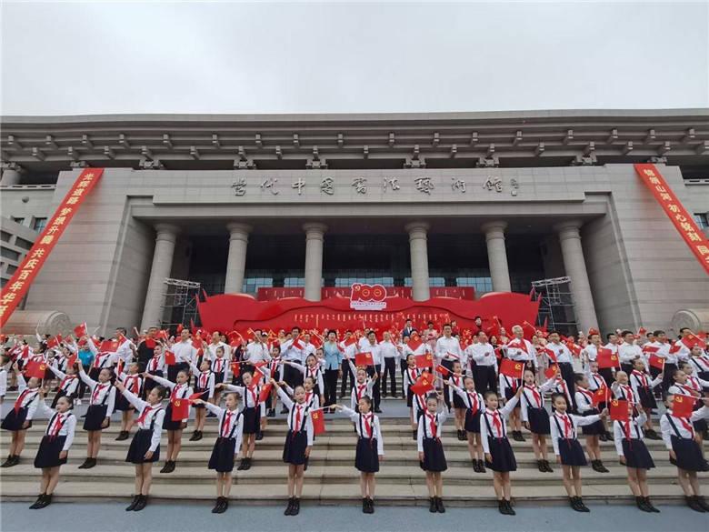 如果。一个结婚的女人和一个没结婚的男人在一起犯法不犯法。游戏画面