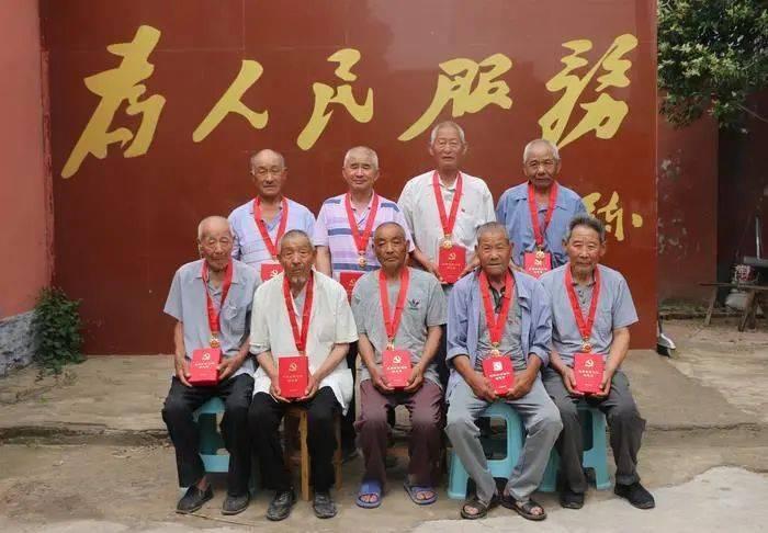 记者：德里赫特今日回归团队训练，膝盖伤势已无大碍
