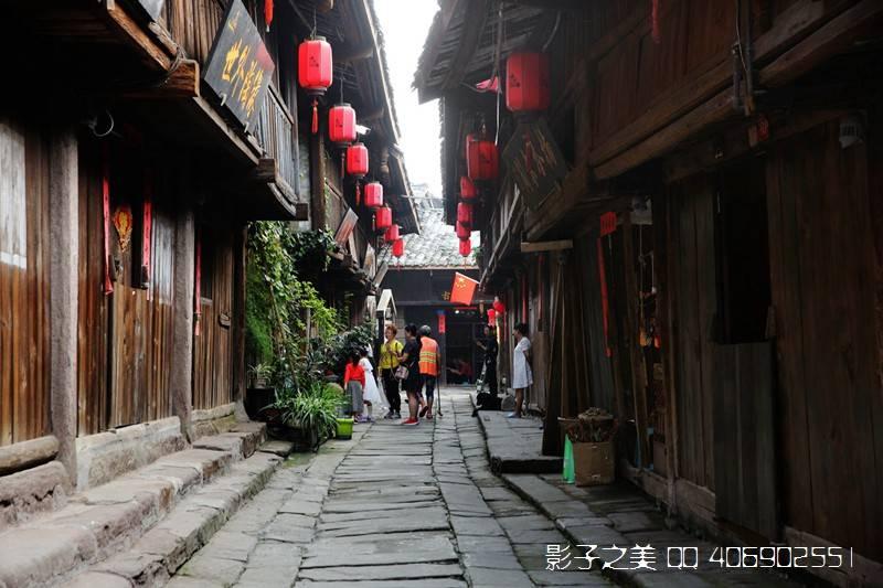 时隔3个月,肖战又一次拿下了香氛代言,第28个代言